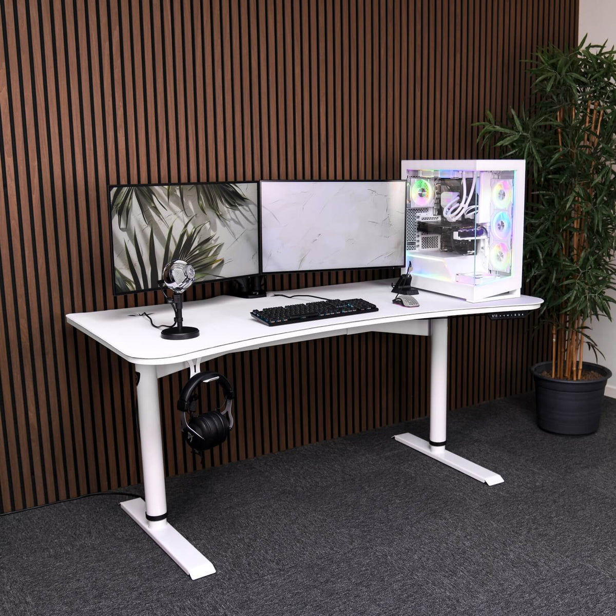 Arozzi Europe Arena Moto electric standing desk with dual monitors, gaming PC, mic & headset.