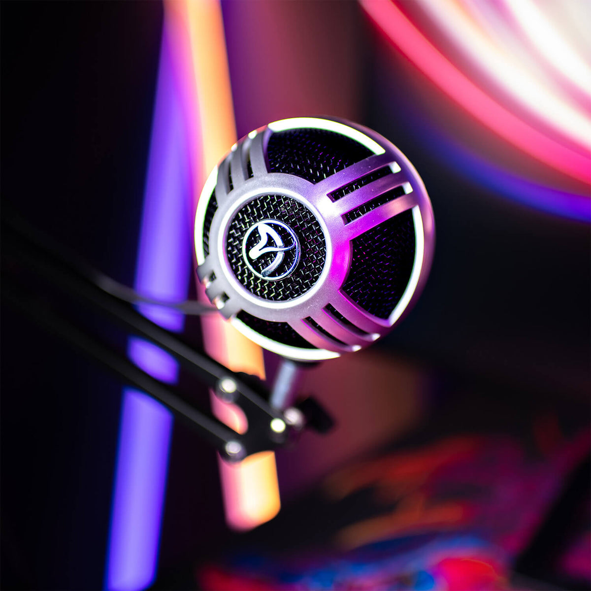 Arozzi Sfera Pro Mic glows neon purple & pink, lighting up your dark room with vibrant style.