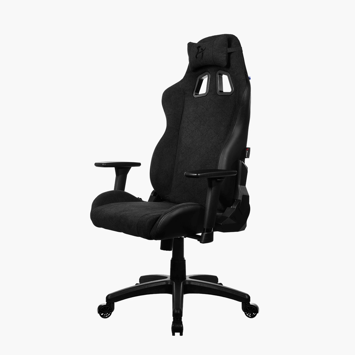 Arozzi Europe Avanti Soft Fabric: black gaming chair with adjustable arms and caster wheels.