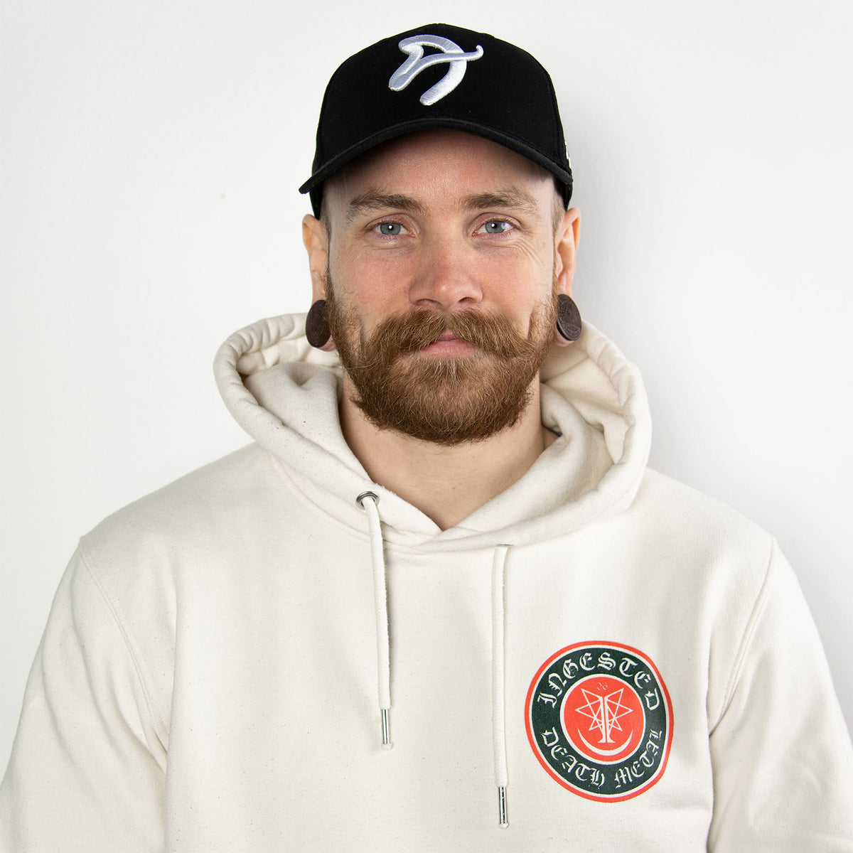 Man wearing a white hoodie and Arozzi Sport Cap by Arozzi Europe, facing forward.