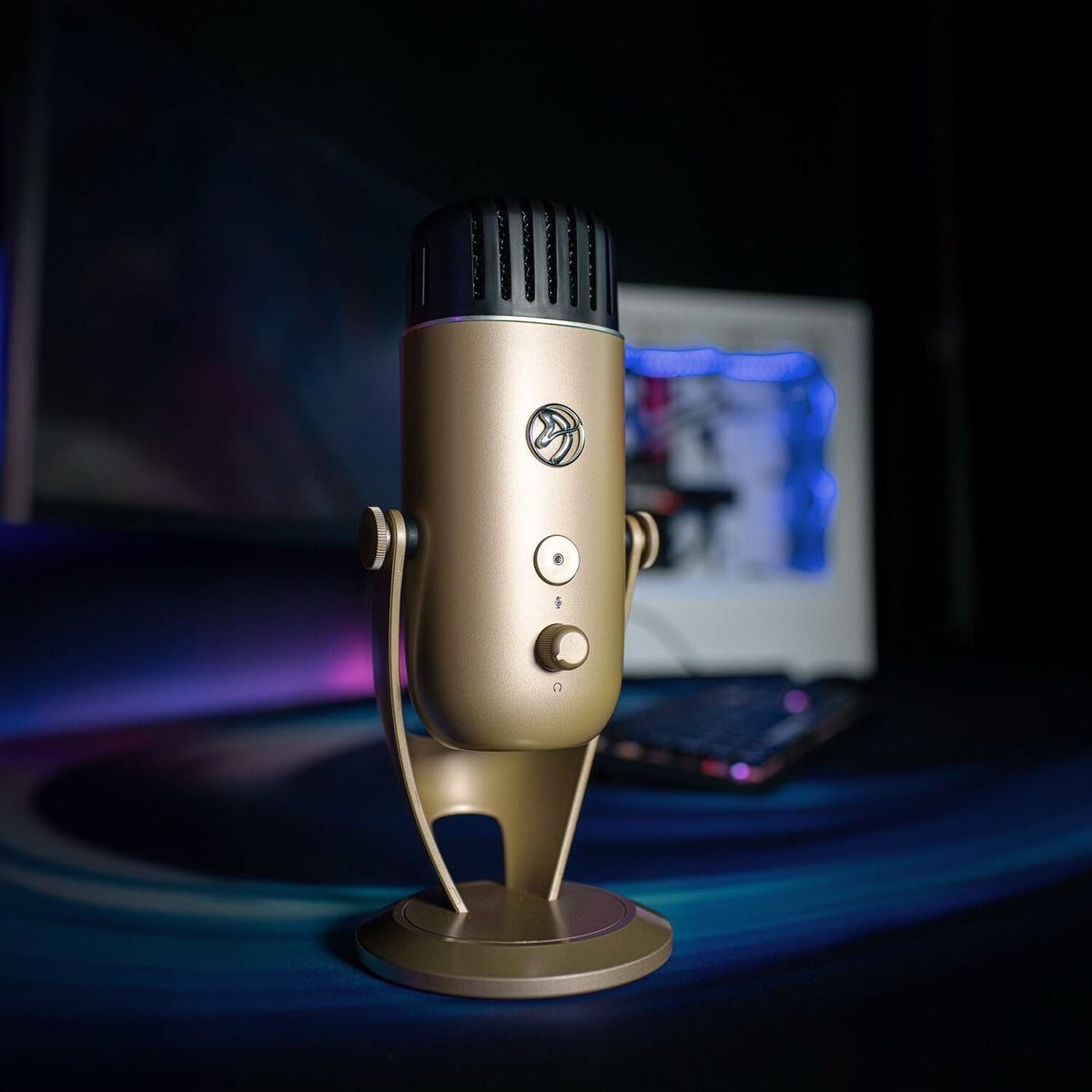 Arozzi Europe Colonna Microphone offers studio sound, ideal for game streaming setups.